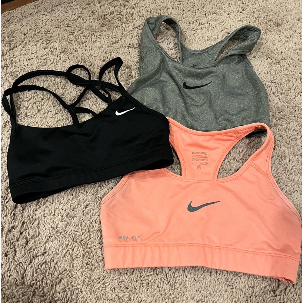 Gently used Nike women XS sports bra.